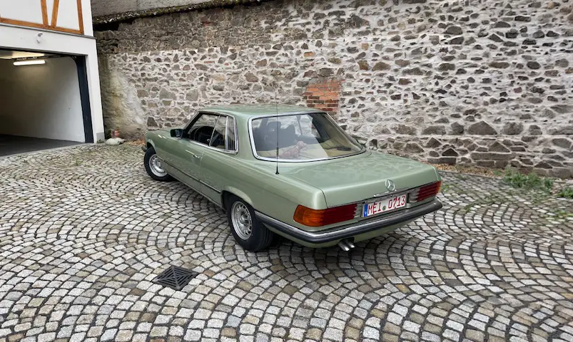 49 – Mercedes-Benz – SLC 107 *